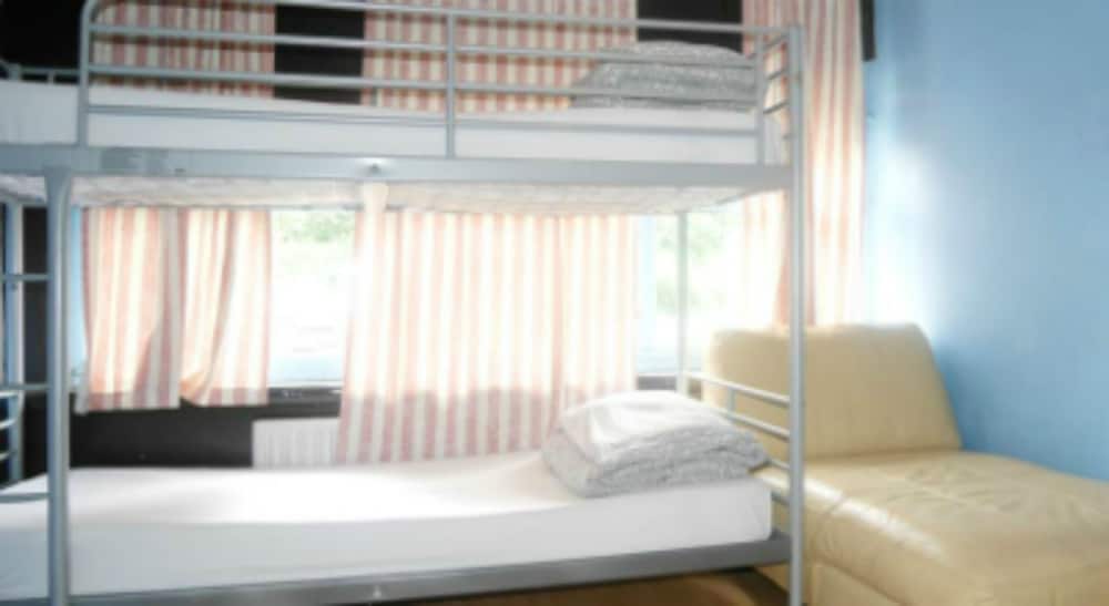 Kensal Green Backpackers 1
