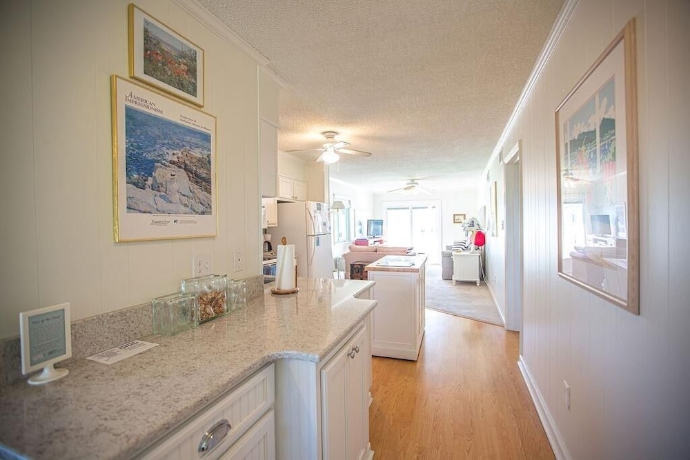 Feelin' Beachy-7a 2 Bedroom Home by RedAwning - Property Image 10