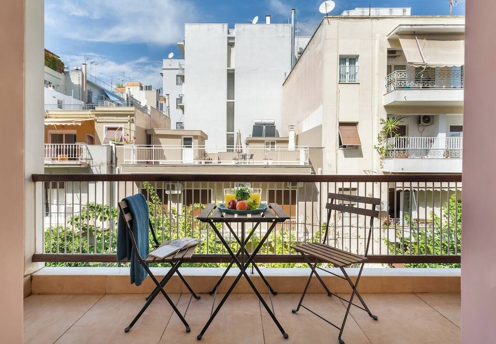 Stylish apt steps from Acropolis by GHH