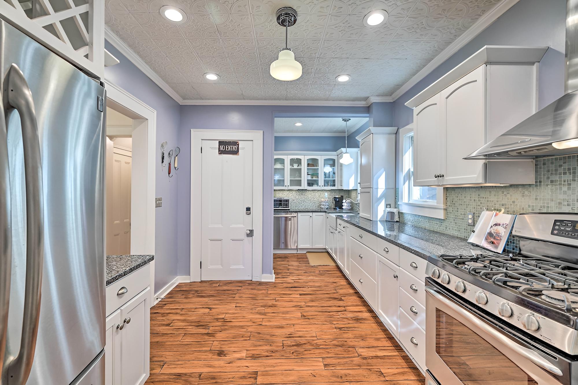 Restored Victorian Home - Walk to Downtown Hawley! view 2
