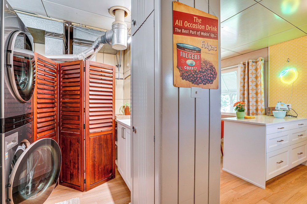 Lustron of the Lakes: Retro MCM Gem in Tangletown
