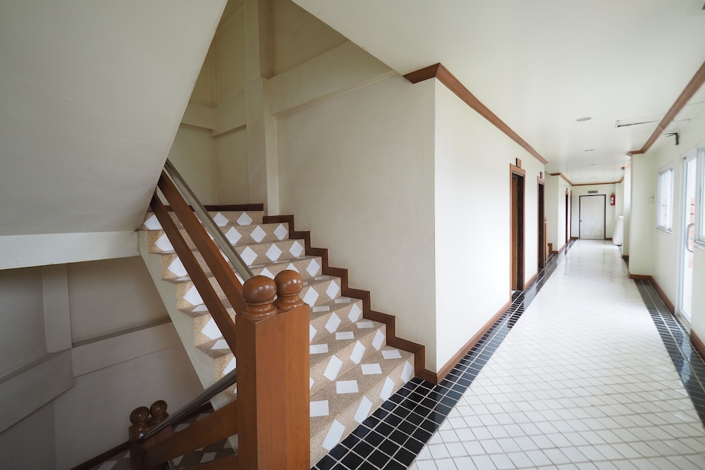 Fah Place Hotel