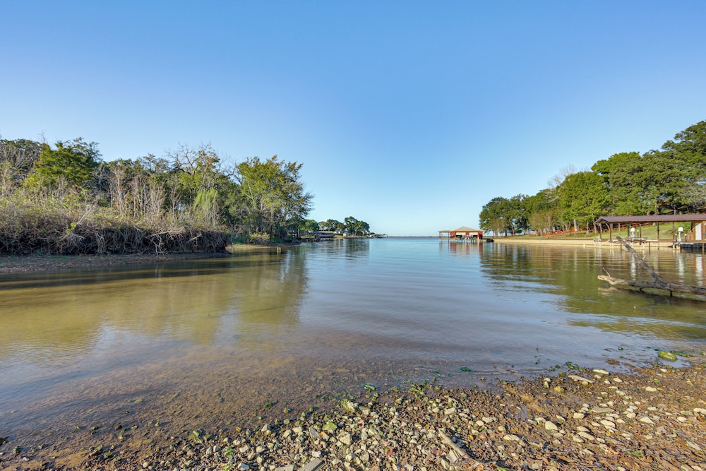 Game Room, Trails! 30-acre Lakefront Streetman Gem