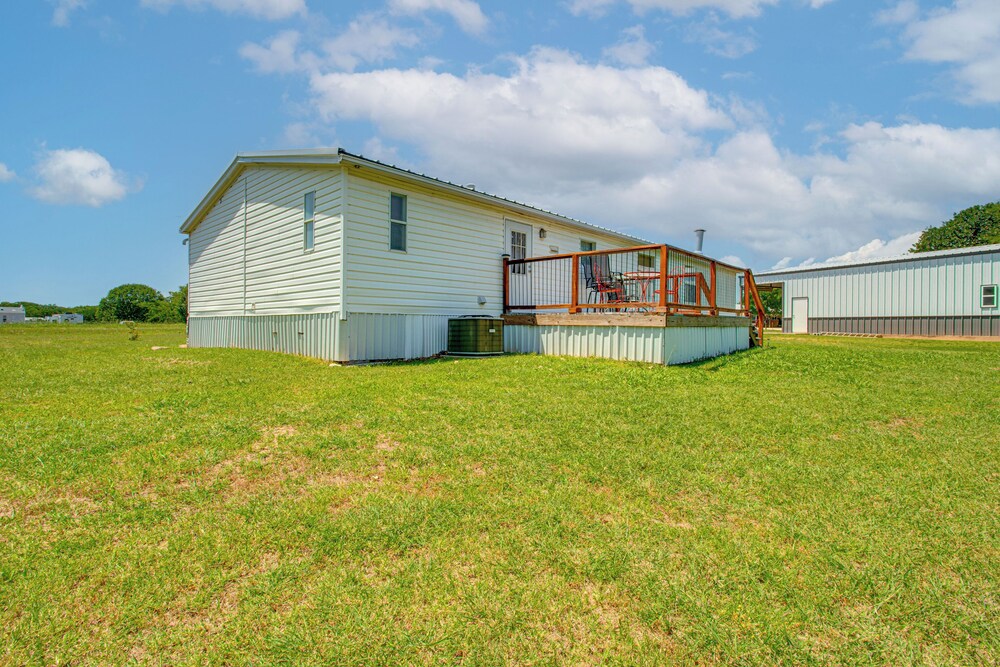 1 Mi to Lake Texoma: Peaceful Kingston Getaway