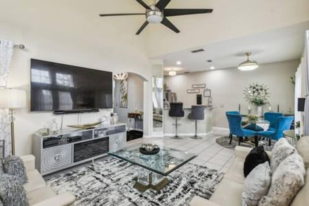 Lake Berkley 4BR Villa - Near Disney & Pool
