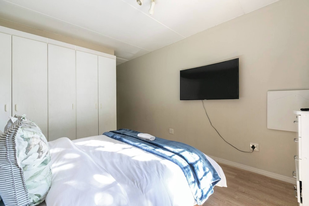 2bed in Sandton City
