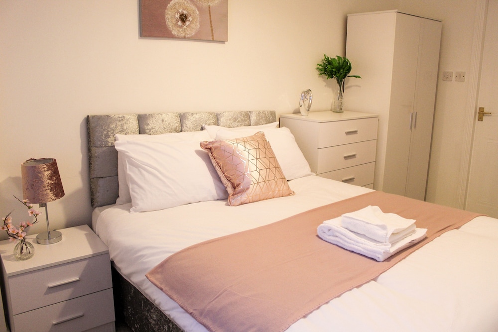 Dockside Liverpool Luxury Apartment view 3