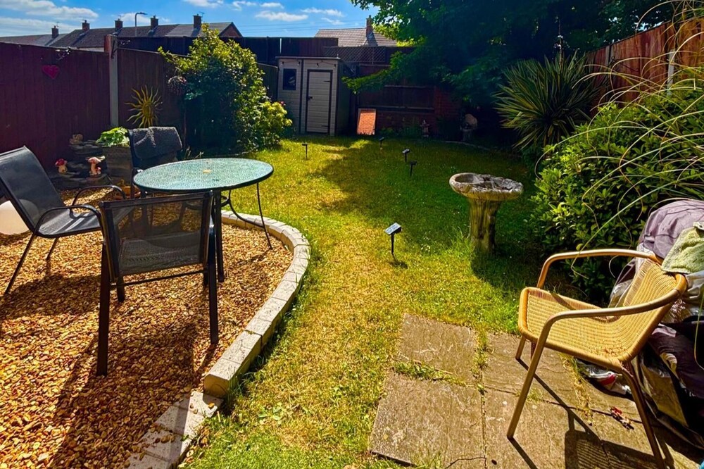 2-bed House, Sleeps 4, Garden, 10 Mins to Anfield
