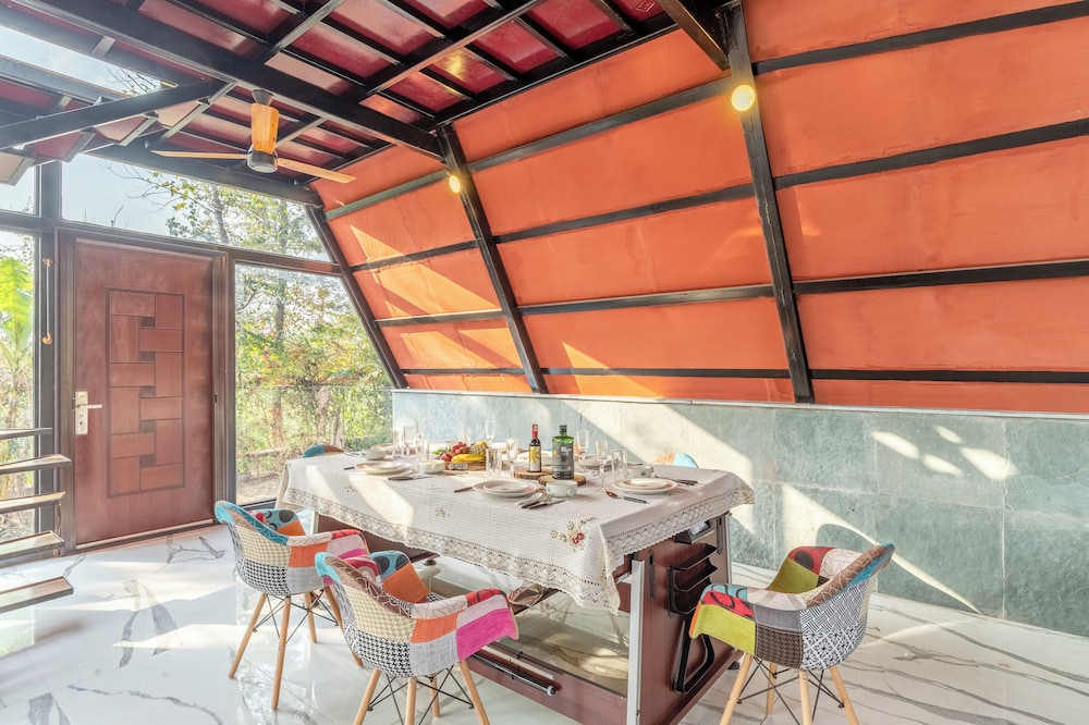 ELIVAAS 3 BHK Handa's Getaway with pool