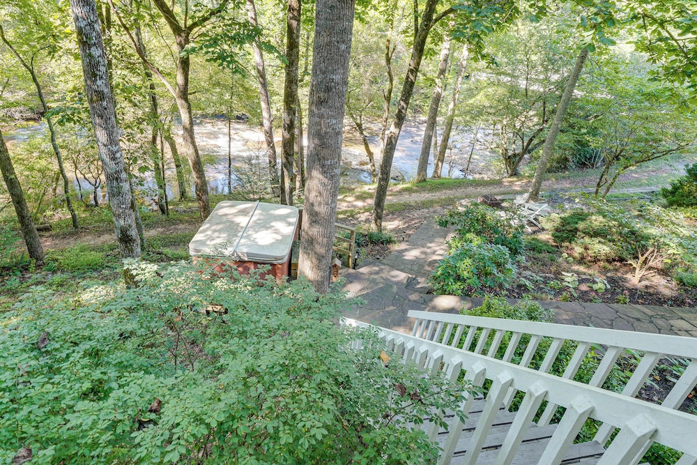 Hiwassee River Gem w/ Huge Decks: Great for Groups
