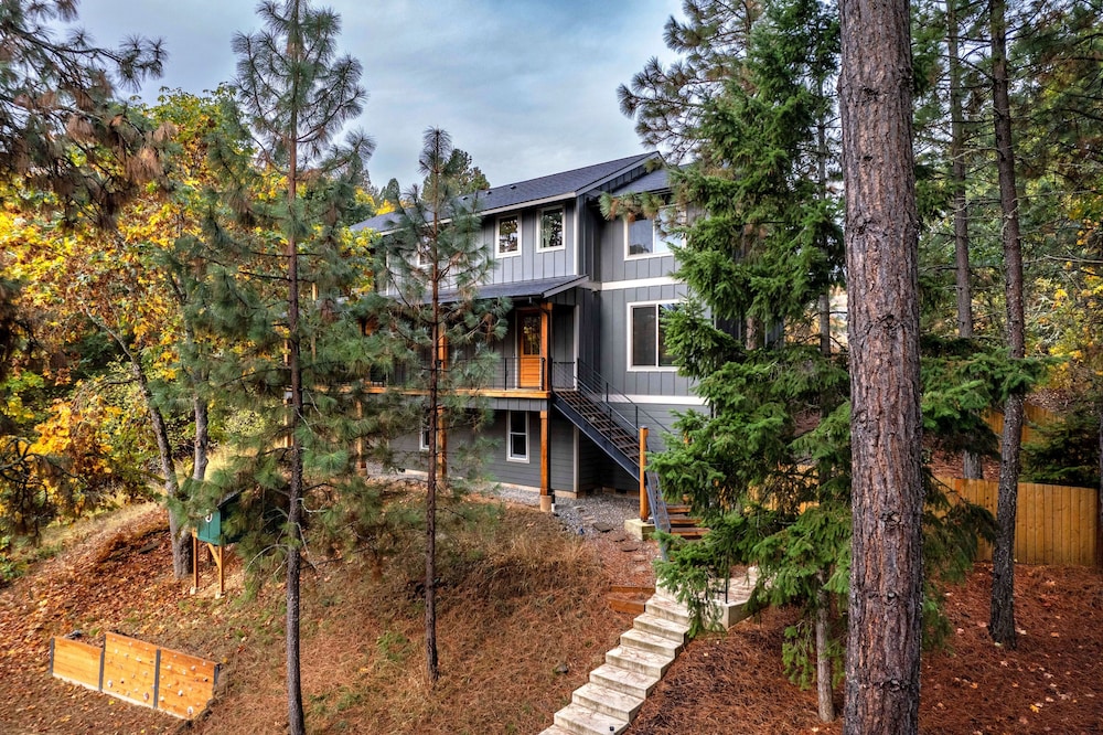Evergreen Retreat Ab 30 Night Minimum 4 Bedroom Home