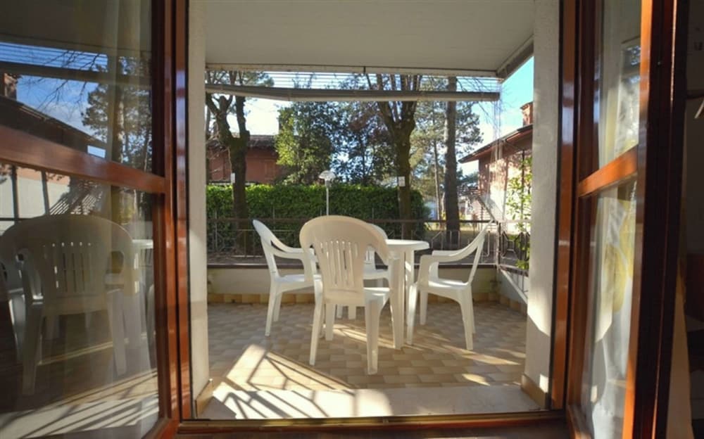 Nice Flat for for 4 Guests in a Residence With Common Pool in Lignanoriviera