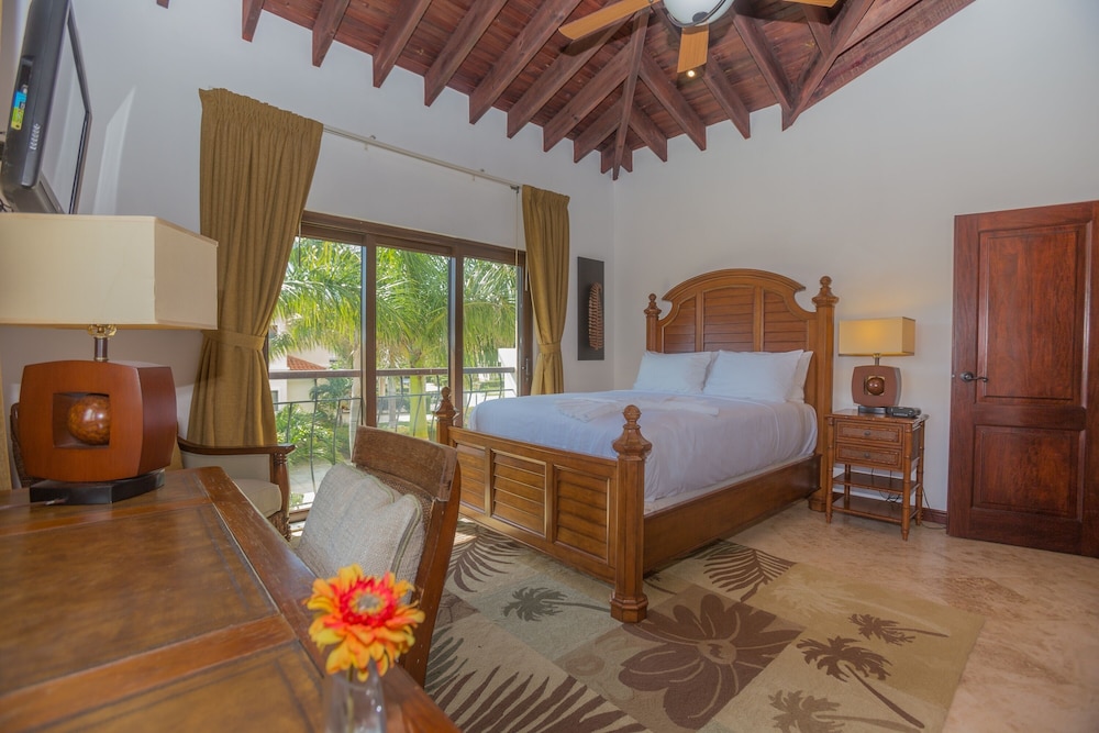 Pristine Bay 1108 4 Bedroom Home by RedAwning view 3