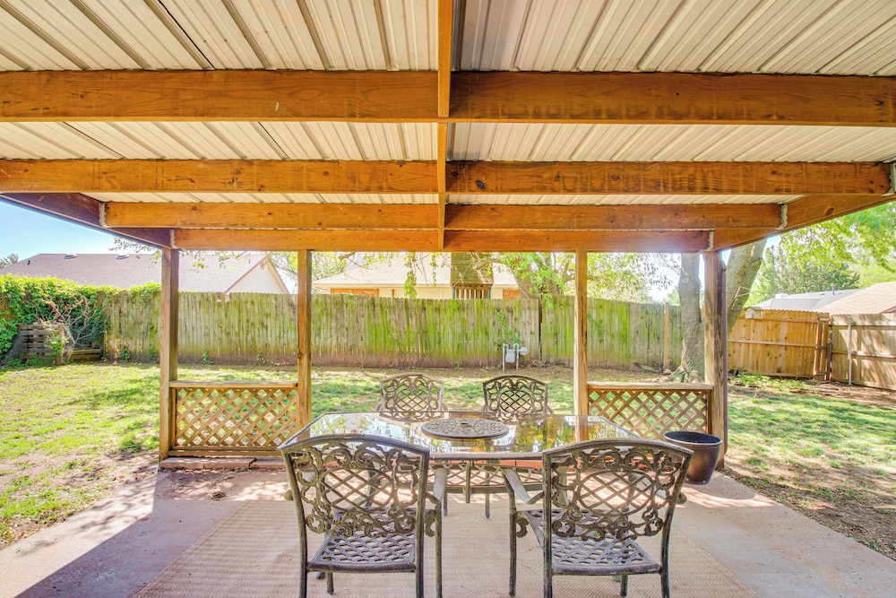2 Mi to OU: Family-friendly Retreat w/ Patio!