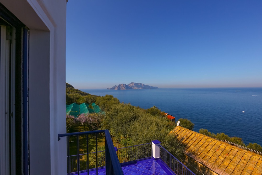 Villa Blue Skyline