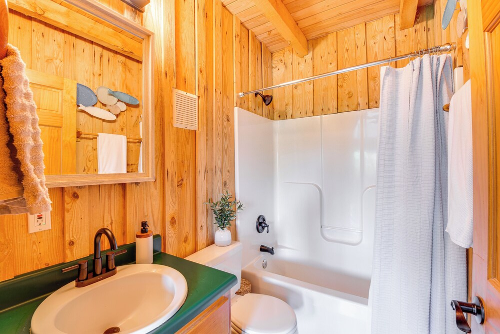 Lake Keowee Access: Idyllic Six Mile Cabin! view 4