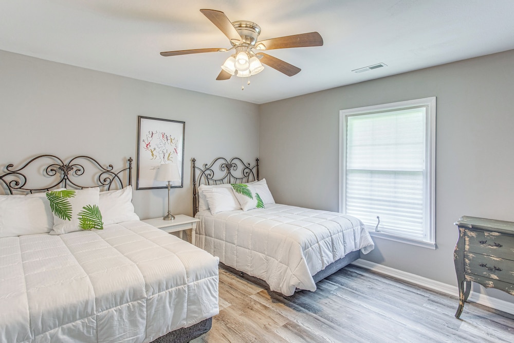 4 Mi to Loris Nature Park: Family Home w/ Yard