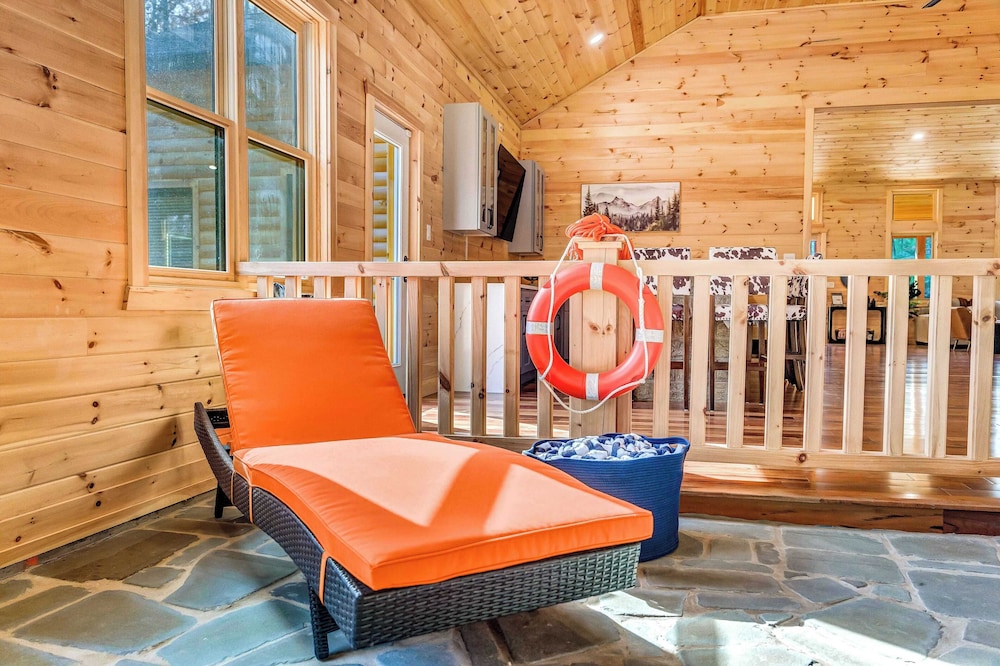 Grand Timber by Avantstay Indoor Pool, Sports Court, Game Room, & More!