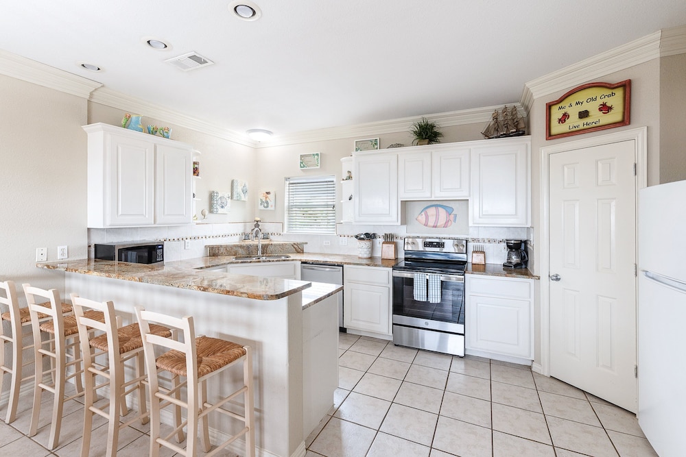 Beach Front Baby Ocean Views, Golf Cart & Pet Friendly!