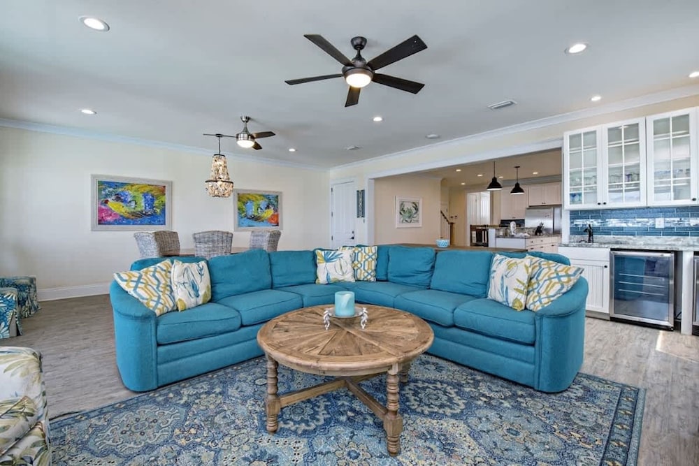 Beachfront 5bed Easybreezy East