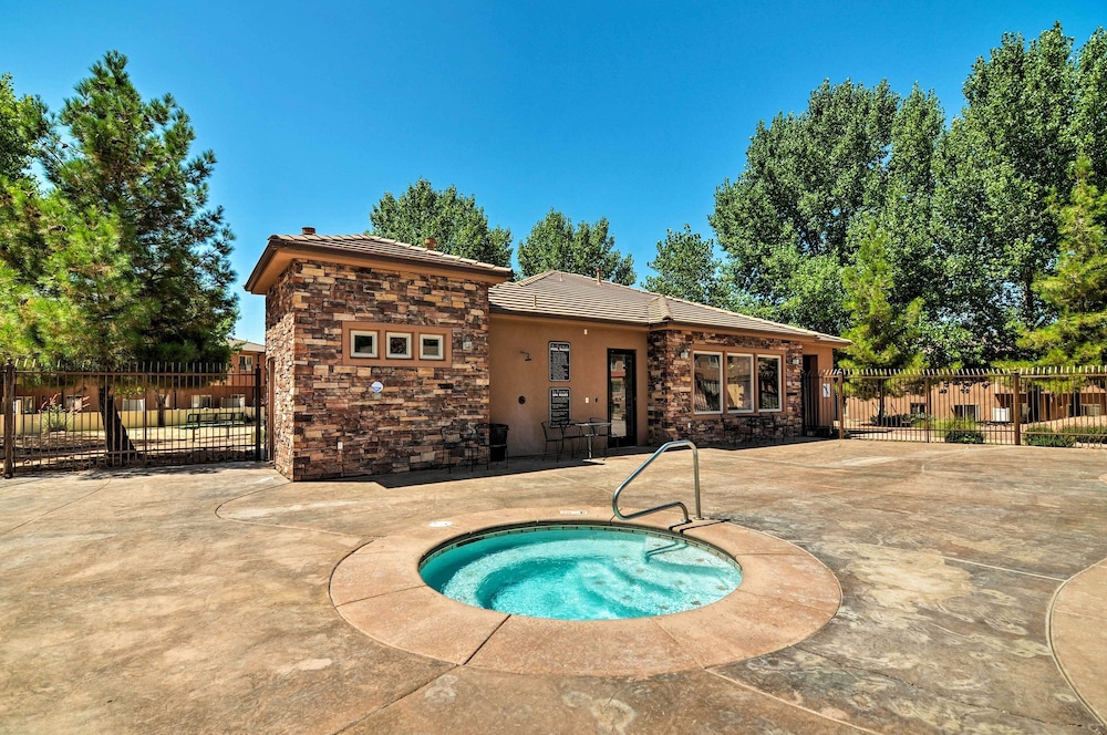 Kanab Condo w/ Pool & AC < 1 Mi to Attractions! view 4