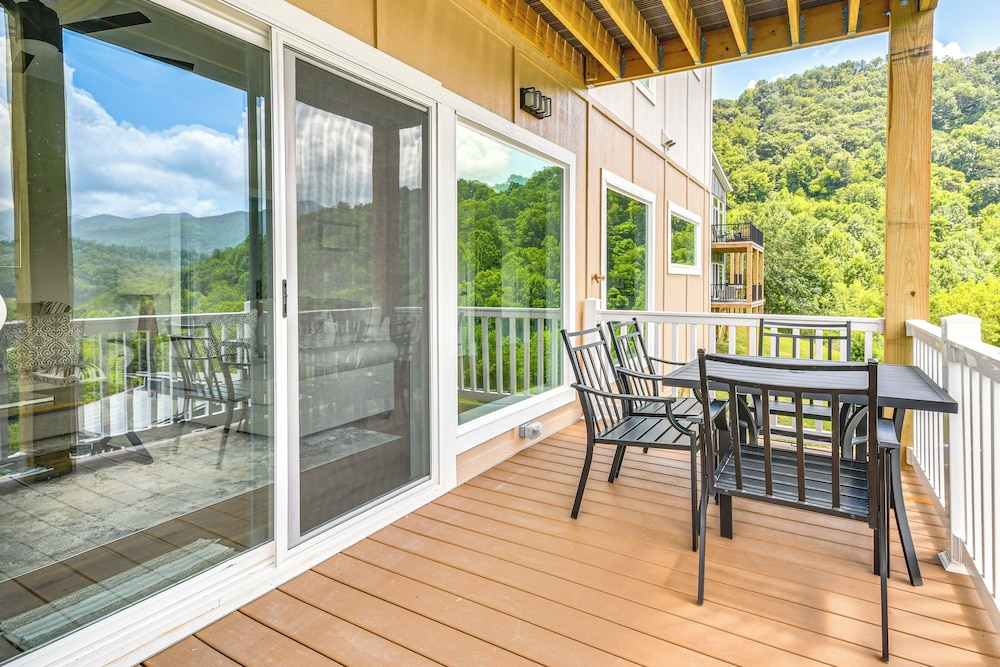 Near Hiking: Mtn-view Maggie Valley Escape!