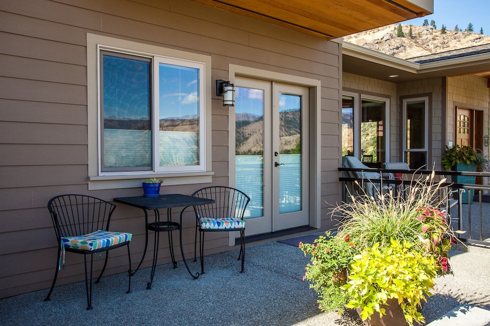 Cascade Valley Inn