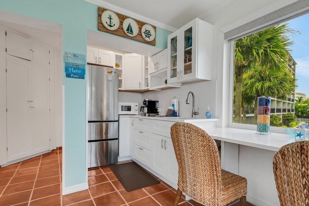 Tropic Terrace Suite #27 - Beachfront Rental 1 Bedroom Condo by RedAwning view 2