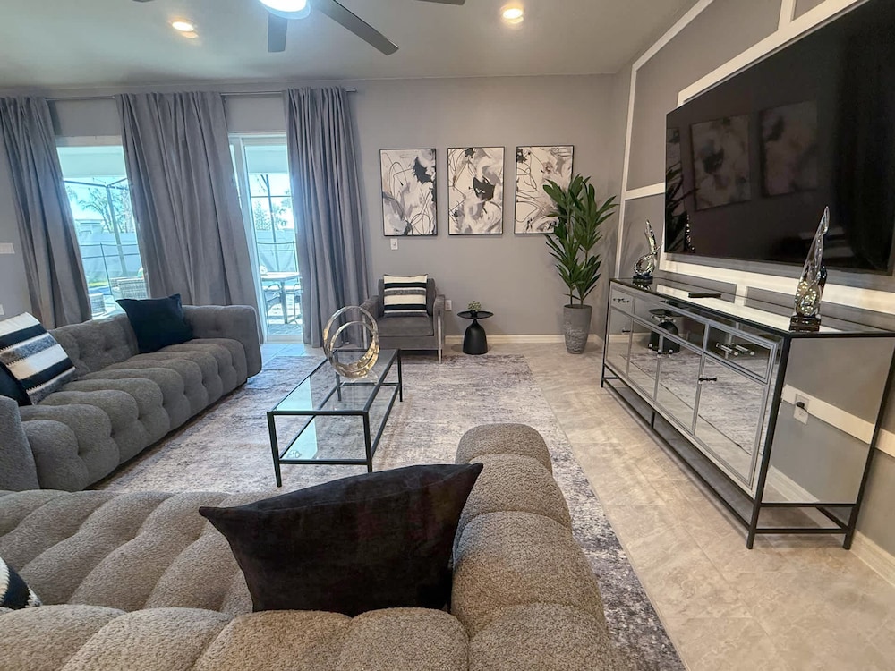 Upstay 20 Guest Capacity Mansion Near Disney