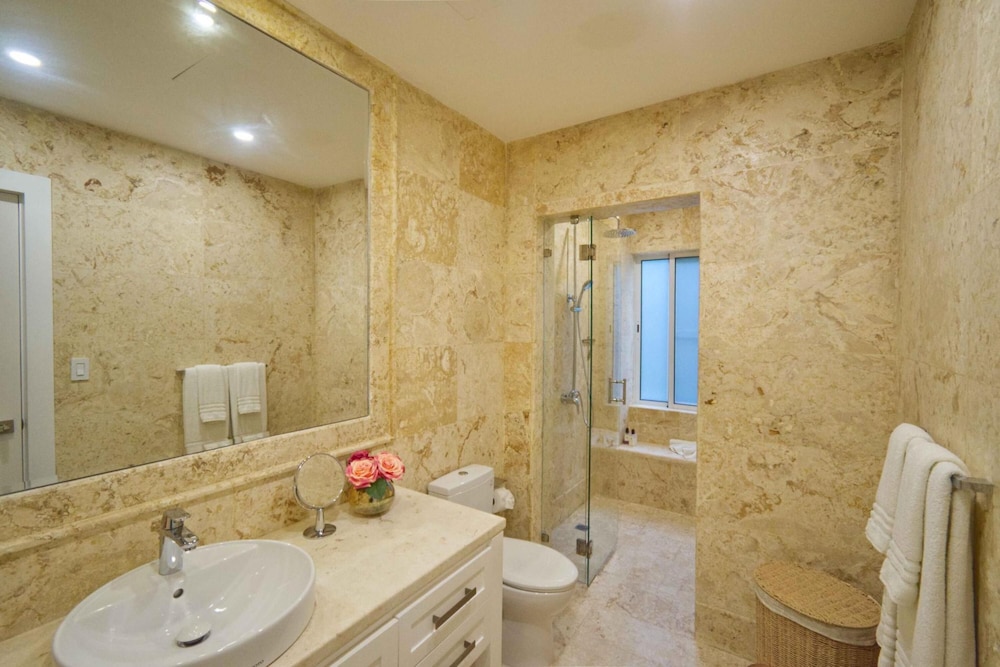 Luxury 6bdr Villa at Tortuga Bay Near Beach Golf