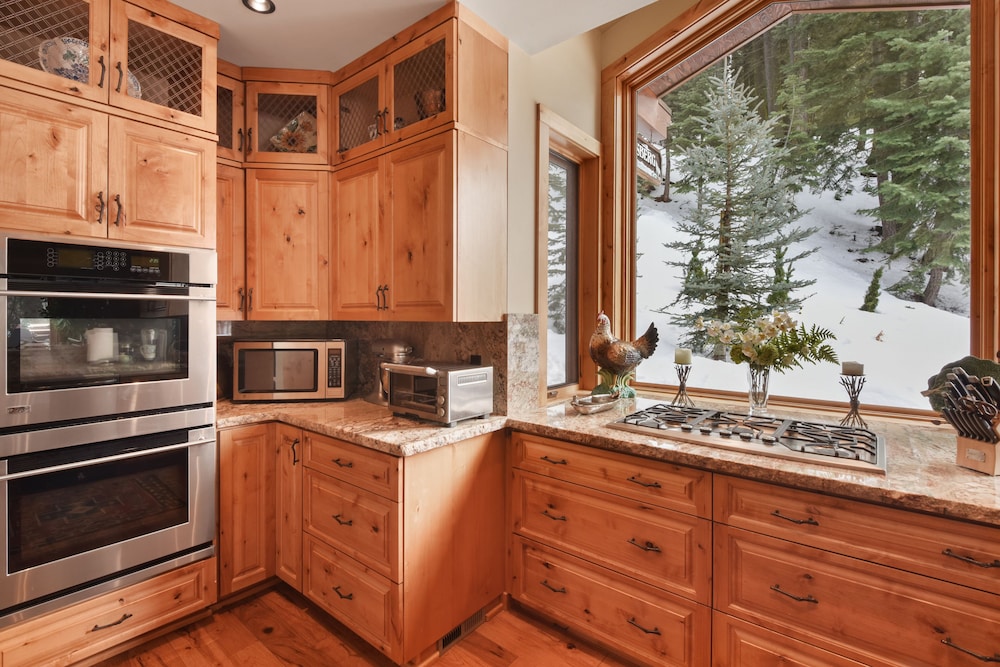 Lake Tahoe Vacations - Wulf's Lodge at Squaw Valley - Property Image 27