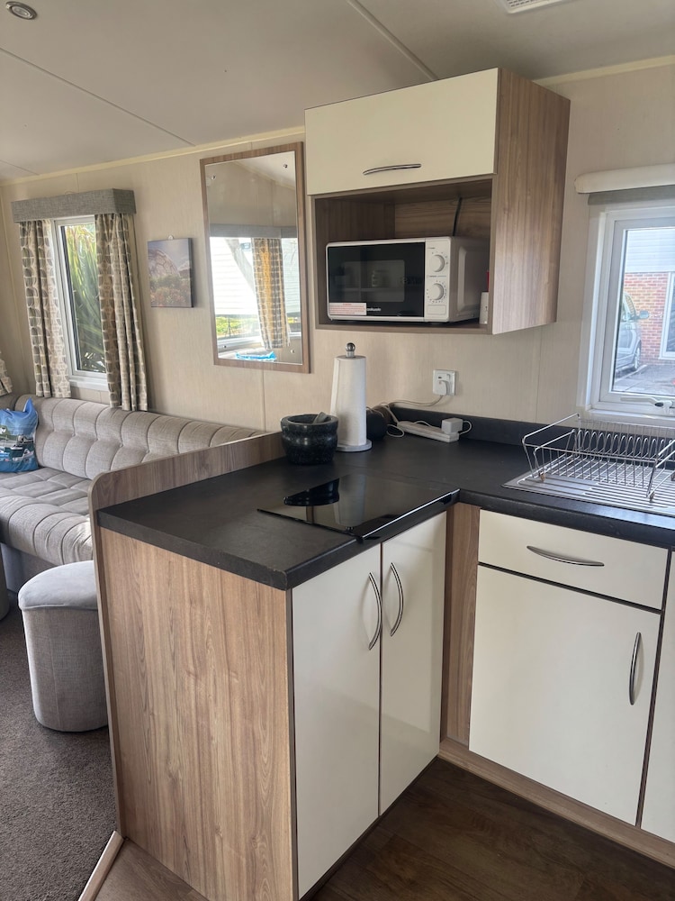 Newquay Bay - 3-bed Caravan - Sleeps 6