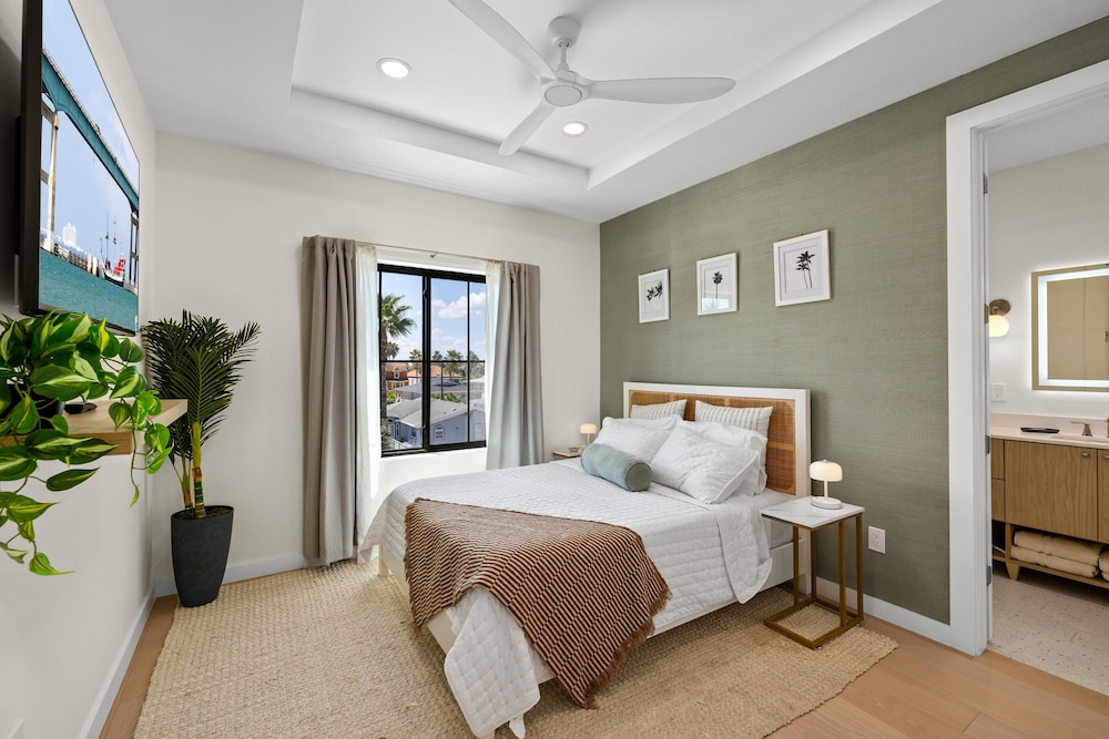 Miramar House, 120 E. Constellation 6 Bedroom Home