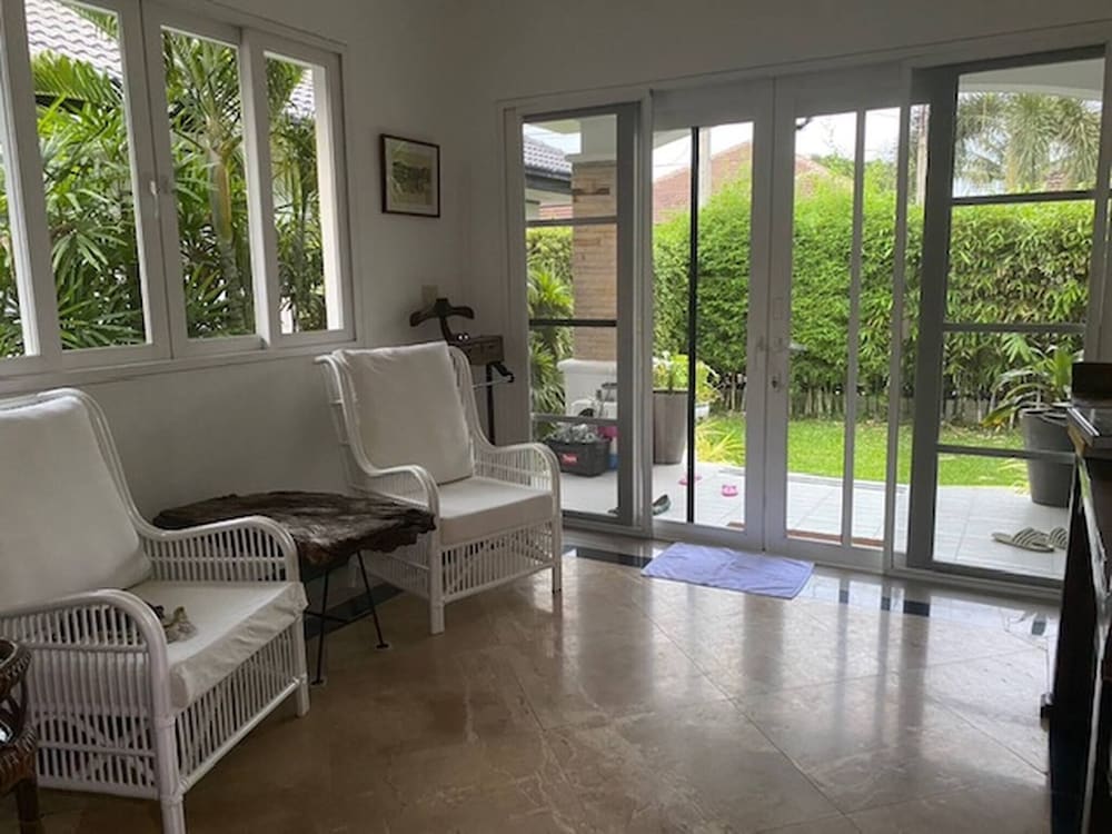 Hidden Villa Oasis Private Pool 2km to Beach&mall