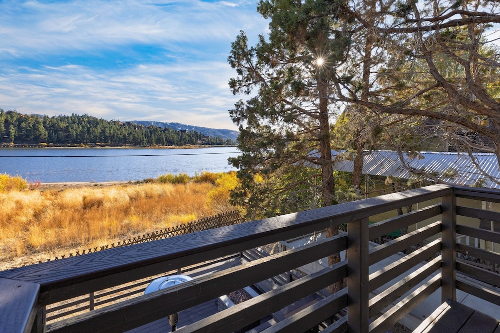 Viewtopia by Avantstay Lakefront Views Hot Tub