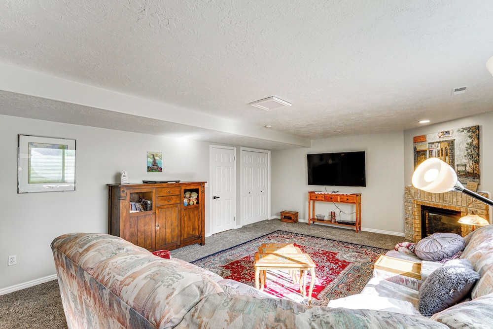 Cozy Kaysville Vacation Rental w/ Mountain Views!