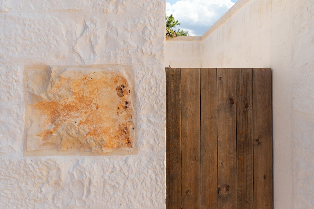 Trullo Pietra Rossa with Pool by Wonderful Italy