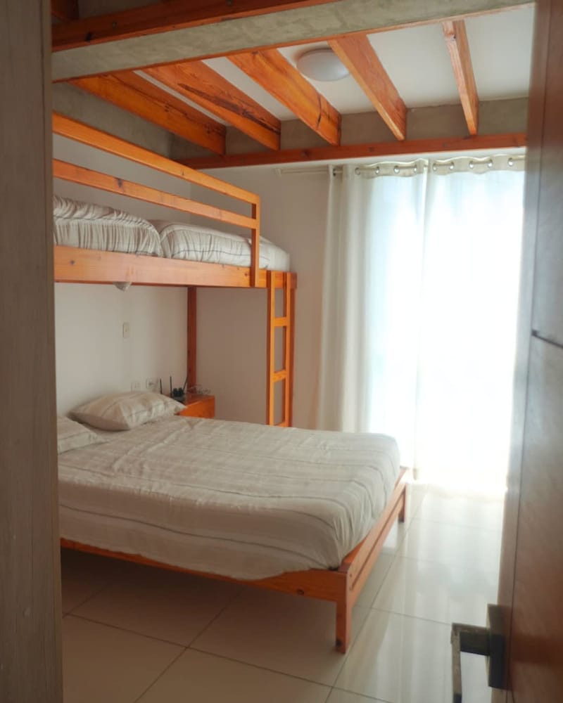 HOP Aloha Beachfront House With Direct Access