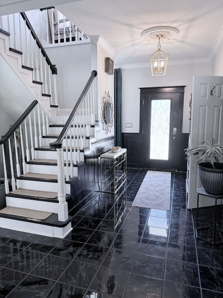 Southern Charm Estate Min From Shopping Beaches