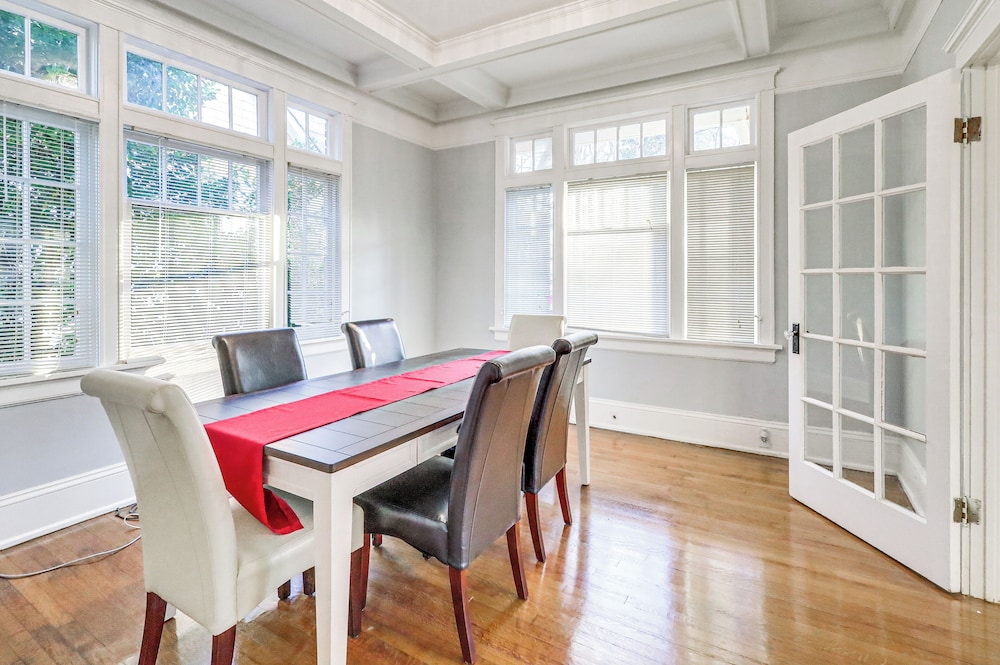 1 Mi to Dtwn: Pet-friendly Macon Home w/ Yard