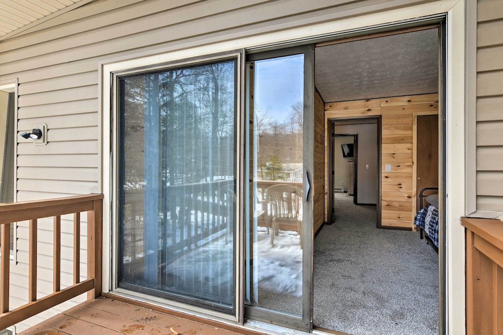 Tobyhanna Cabin w/ Deck, Community Pool & Golf! view 5