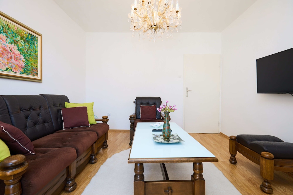 KABLAR'S SUNNY SUITES