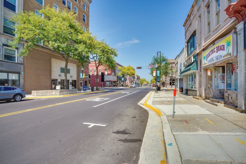 Walk to Main St Fond du Lac: Retreat w/ Yard