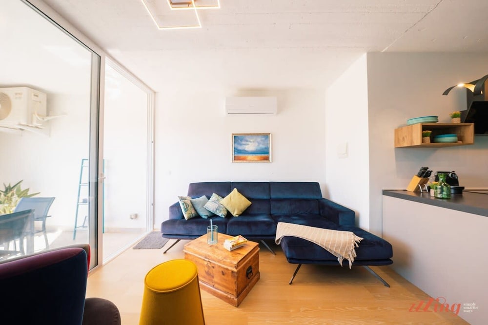 Glamorous Apartment With Panoramic Green Views view 4