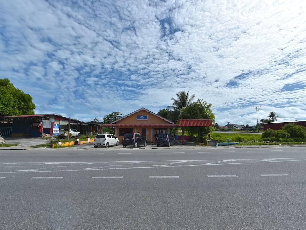 Hotel O Awan Biru Motel photo 1
