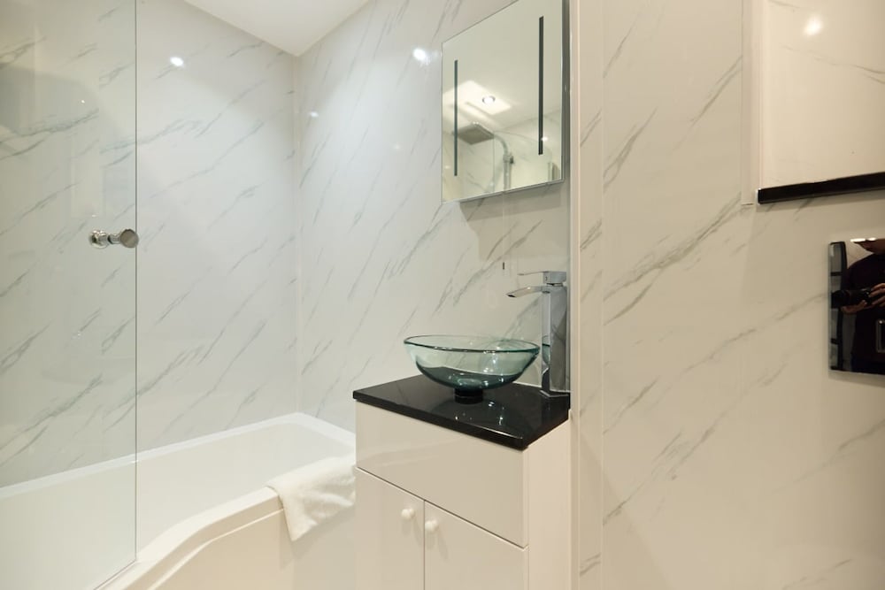 The Kingswood Place - Modern 2bdr With Terrace