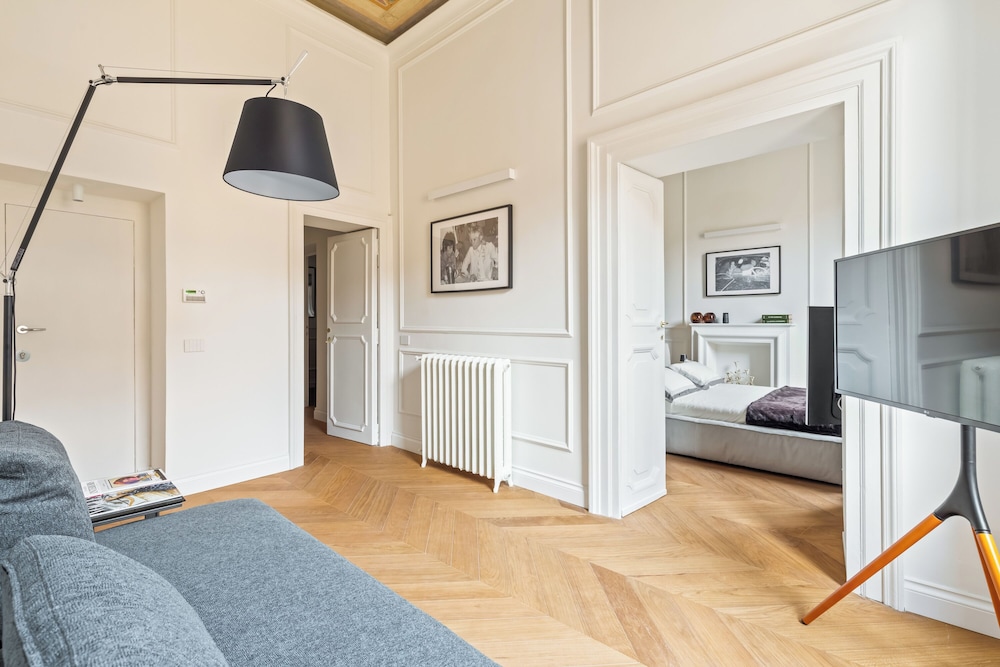 Spanish Steps Apartments