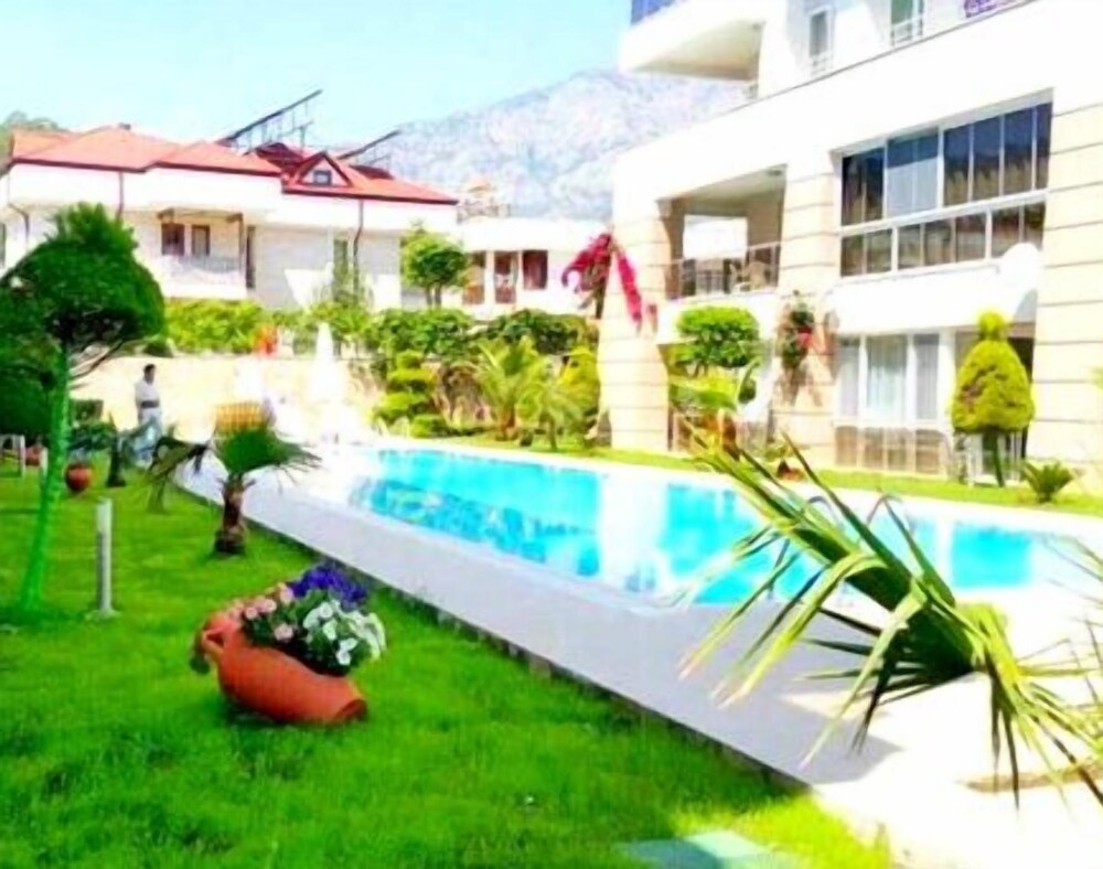 Photo 10