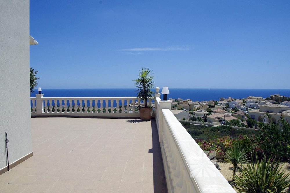 Villa Lirios