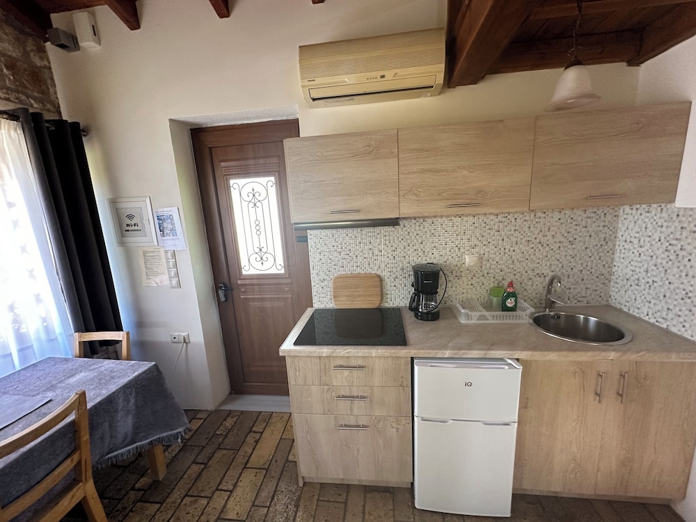 Genari Beach Apartments Garden View Retreat
